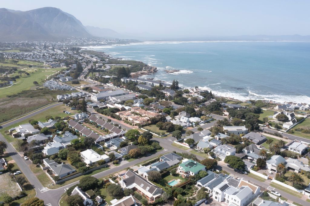 Property photo 2 of 28