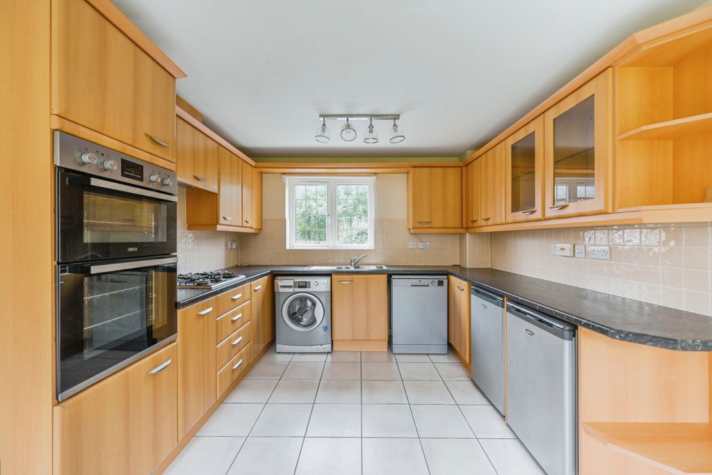 Property photo 3 of 11