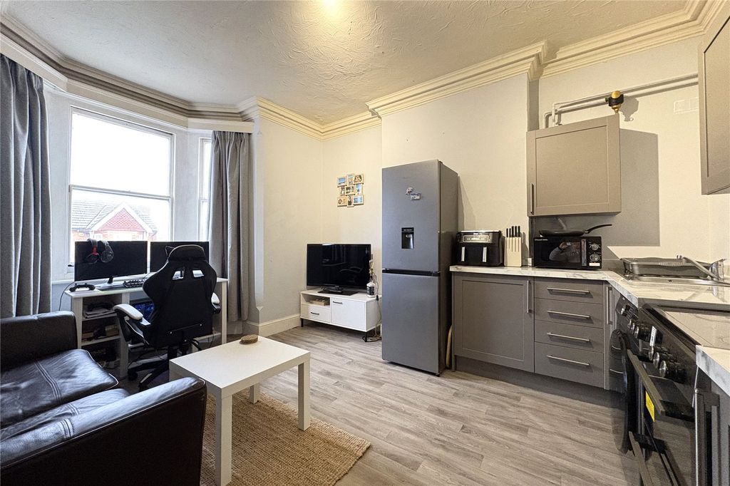 Additional image 4 of 1 bed flat for saleSt. Michaels Road, Aldershot, Hampshire GU12