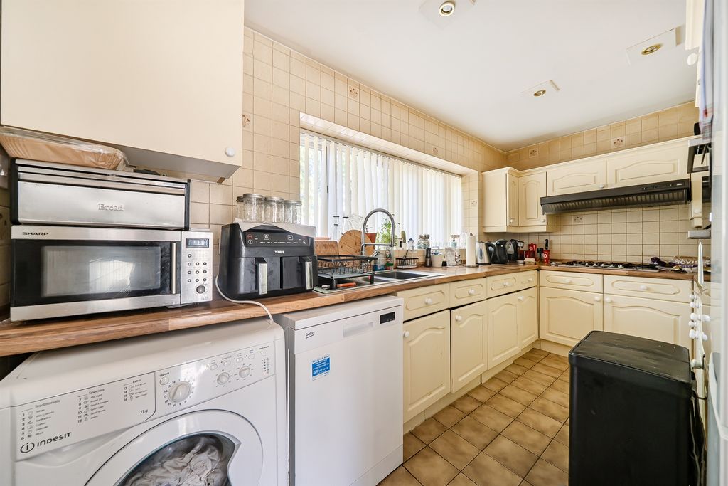 Property photo 3 of 22