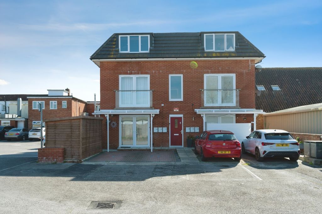 Property photo 1 of 11 Pbox-Img.Jpg