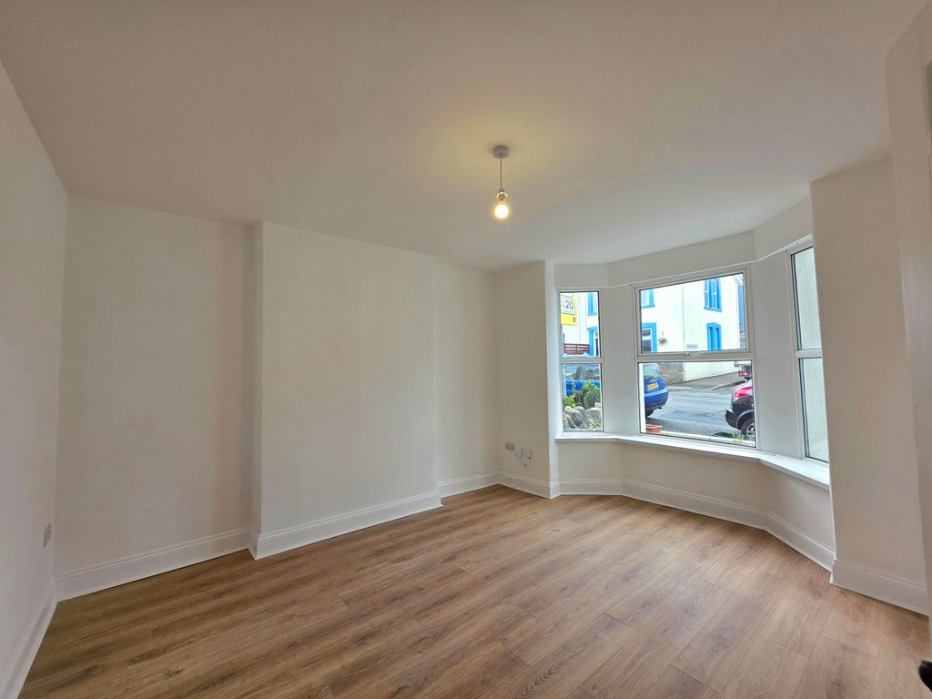 Property photo 3 of 11 Image