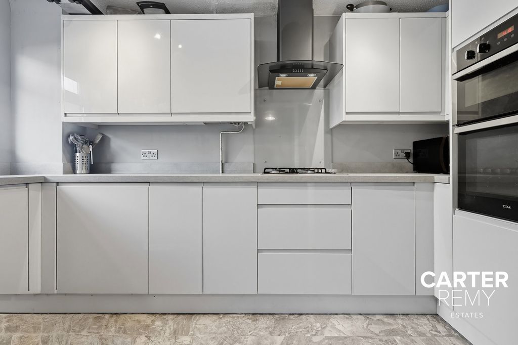 Property photo 2 of 25