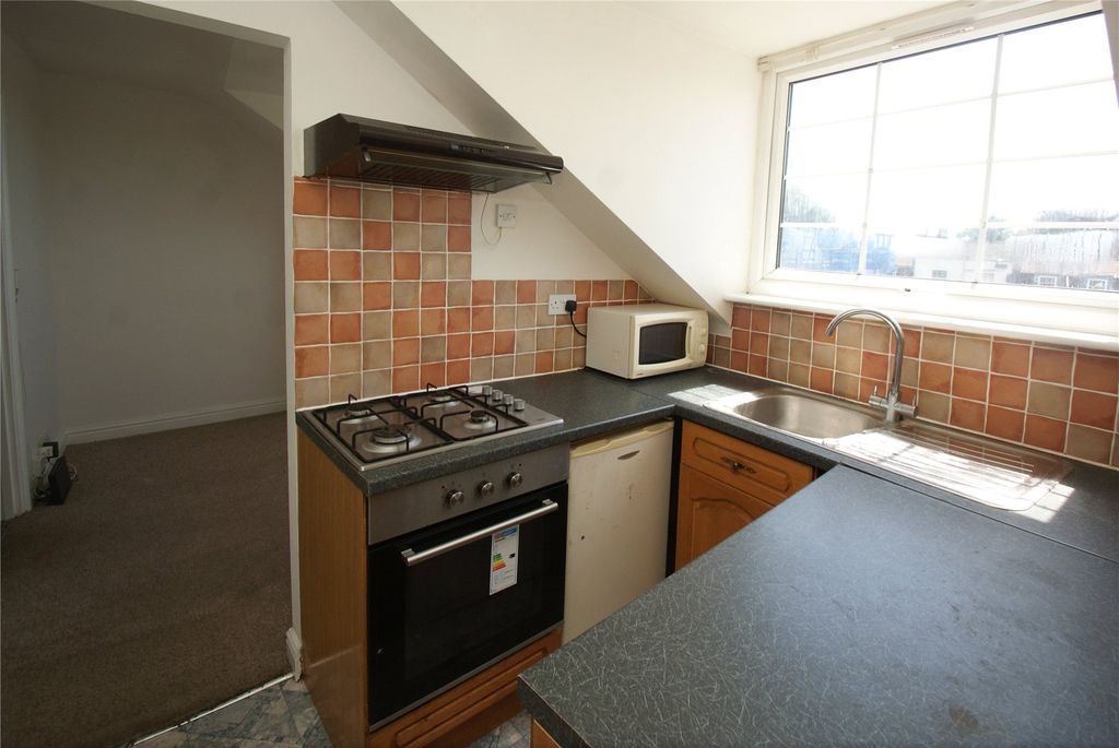 Property photo 2 of 8 Picture No. 11