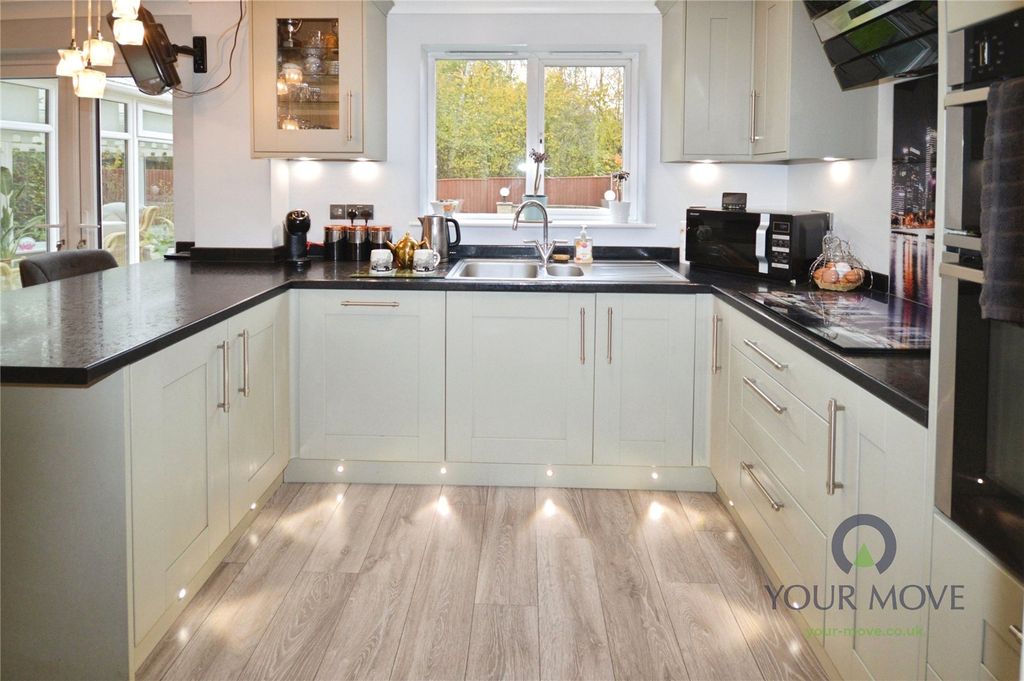 Property photo 2 of 27 Kitchen/Dining Room