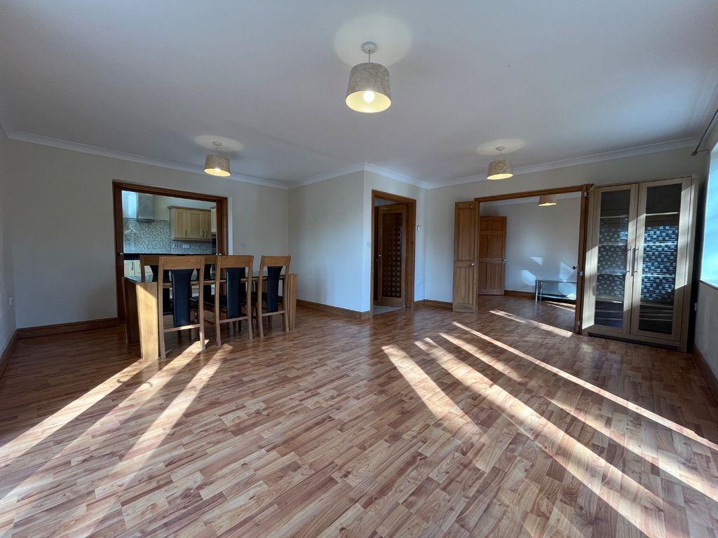 Property photo 3 of 16 4879103