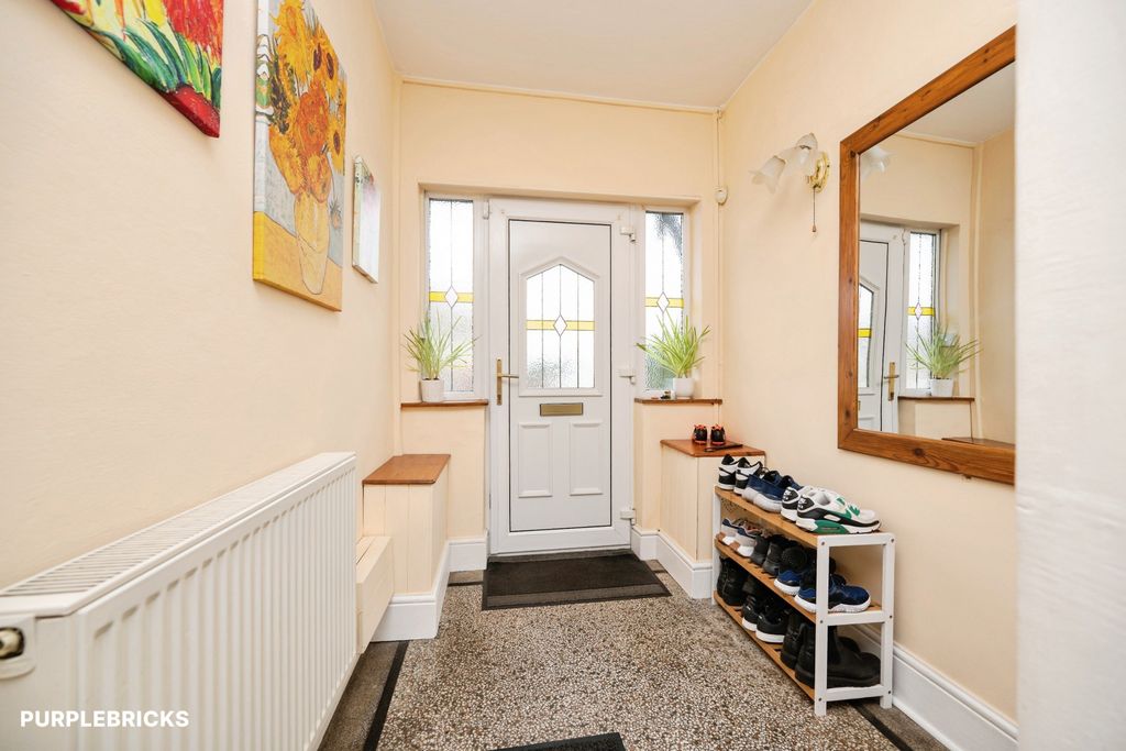 Property photo 3 of 33
