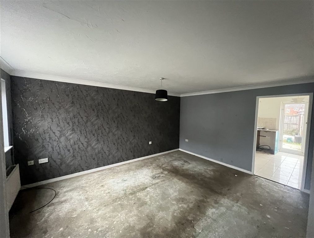 Property photo 3 of 10 Lounge