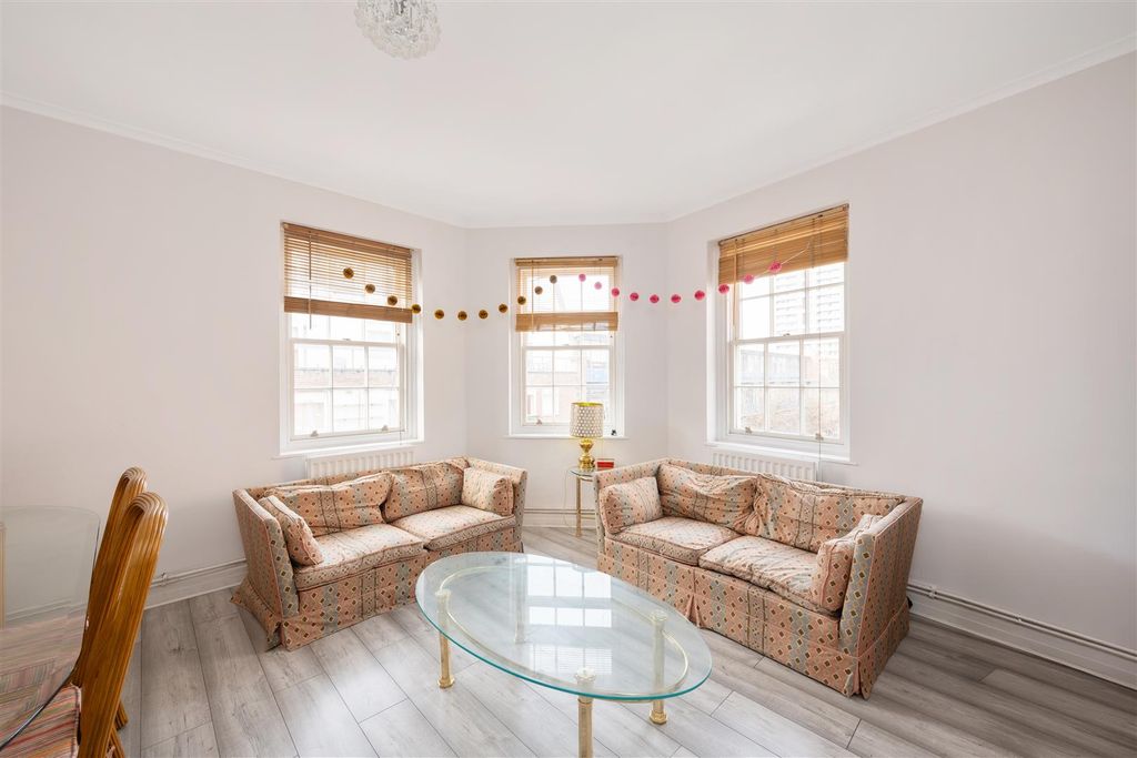 Property photo 2 of 11 32 Middleton House Hi-2.Jpg