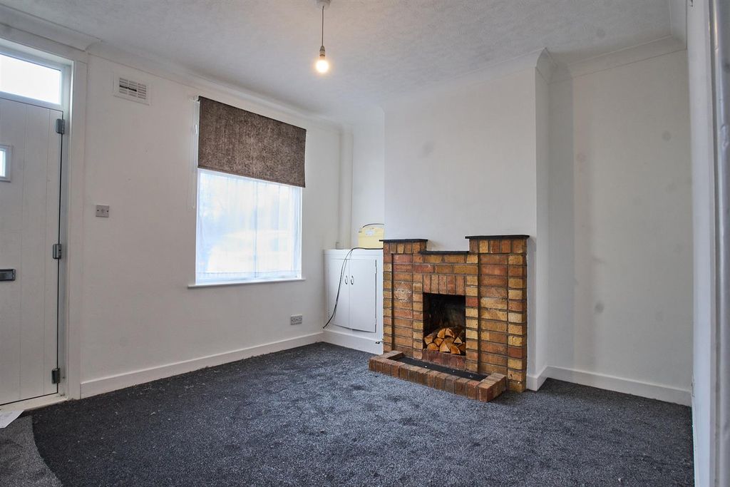 Property photo 3 of 11 Queens Rd 7.Jpg