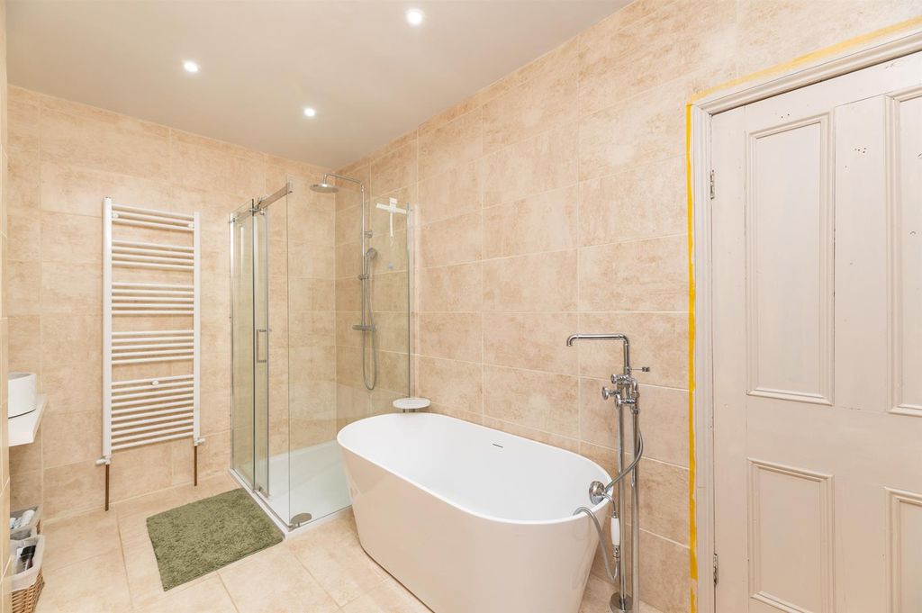 Property photo 3 of 22 Bathroom