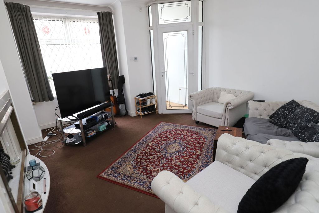 Property photo 3 of 18