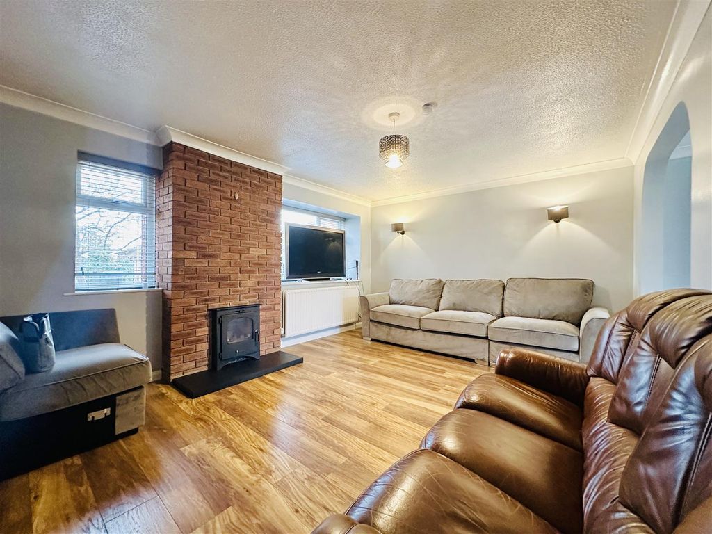 Property photo 2 of 15 Lounge