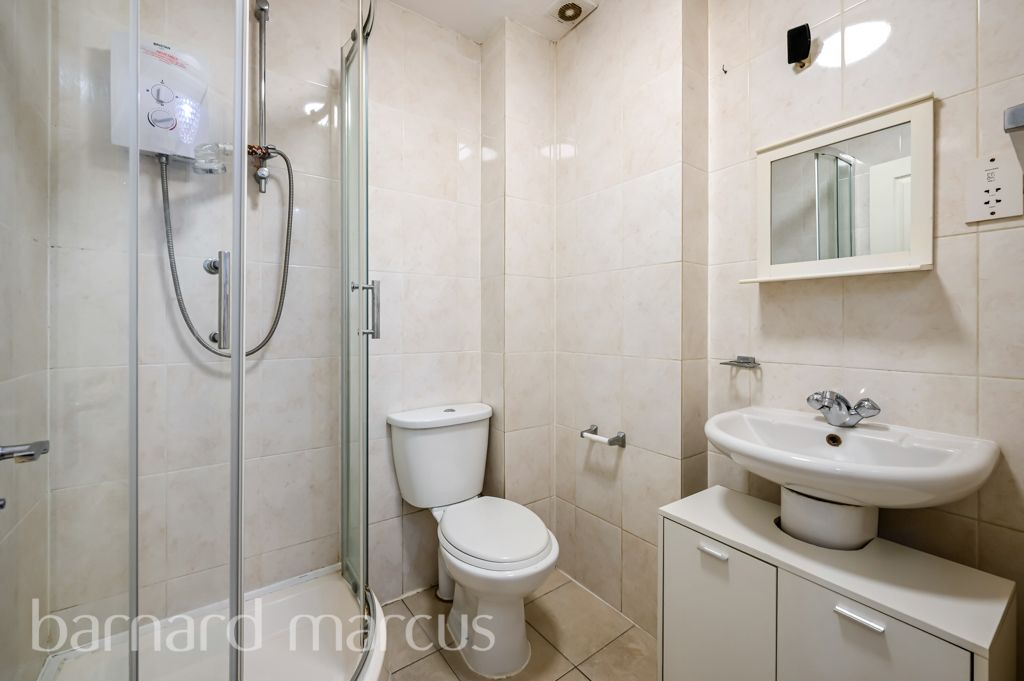 Property photo 2 of 8 Bathroom