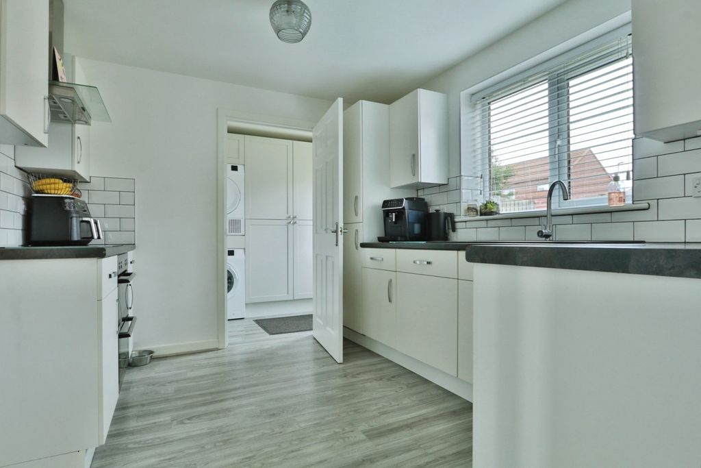 Property photo 3 of 22 4503047