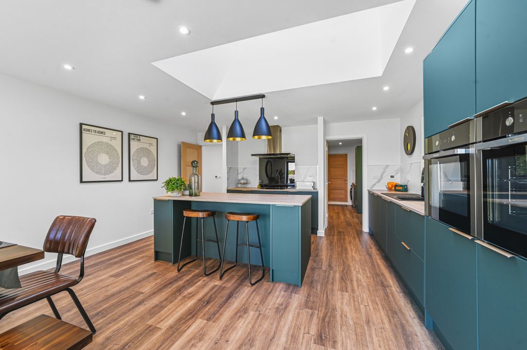 Property photo 2 of 39 Pt-Fc(Col)-Hawthorns-21