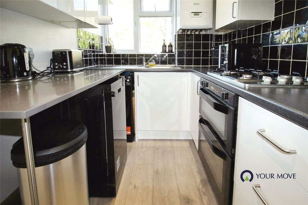 Property photo 2 of 10 Kitchen