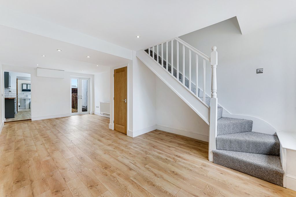 Property photo 3 of 23