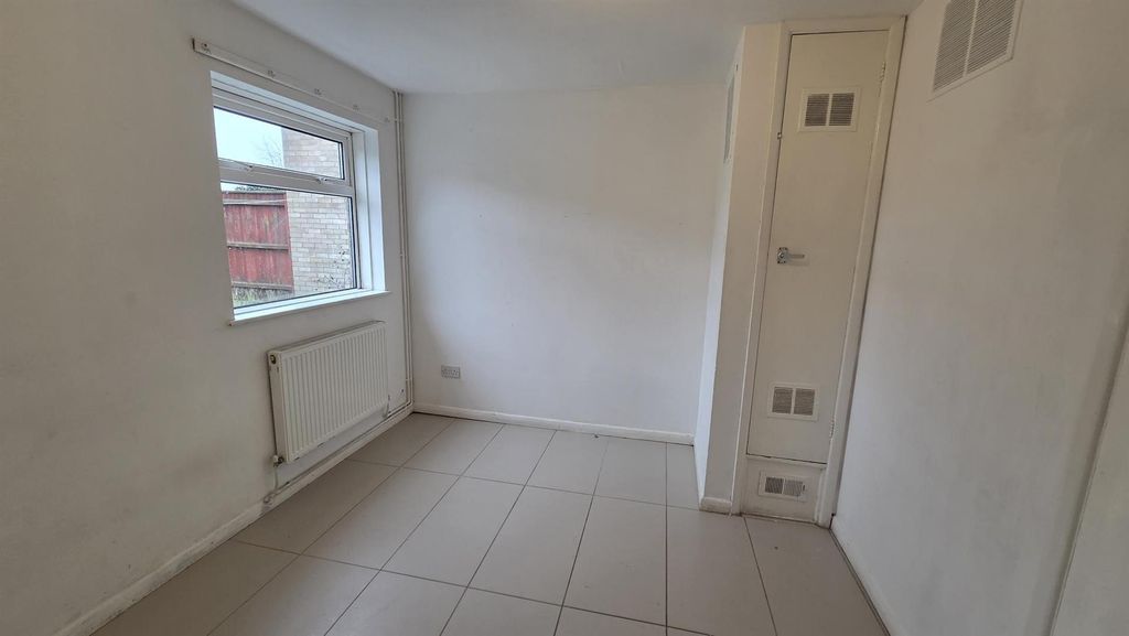 Property photo 3 of 13 42678.Jpg