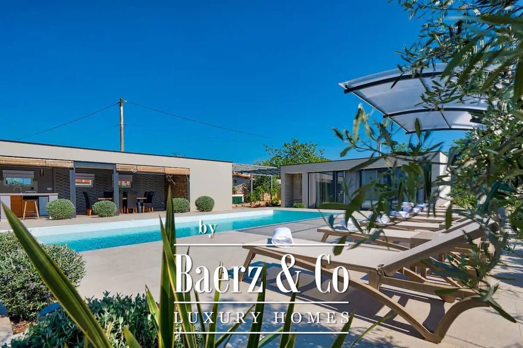 Property photo 2 of 35