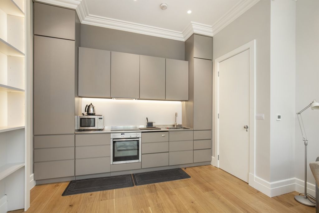 Property photo 2 of 8 Sinclair Road 38 ...