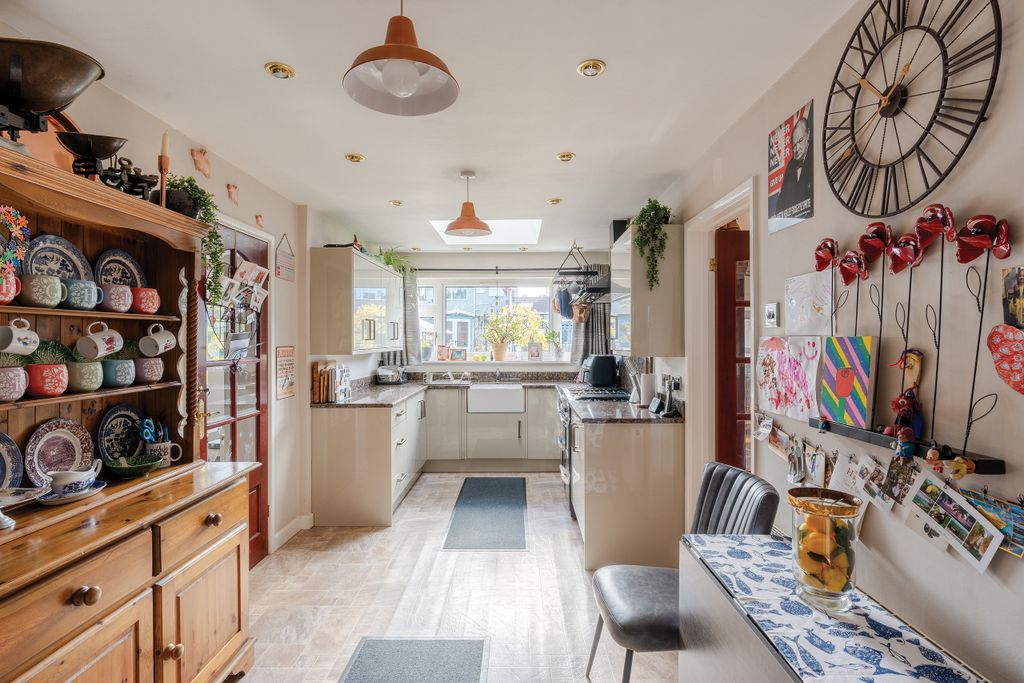 Property photo 3 of 28 Photo 6