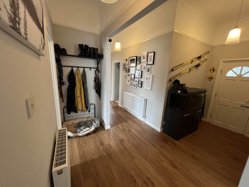 Property photo 3 of 9 Hallway