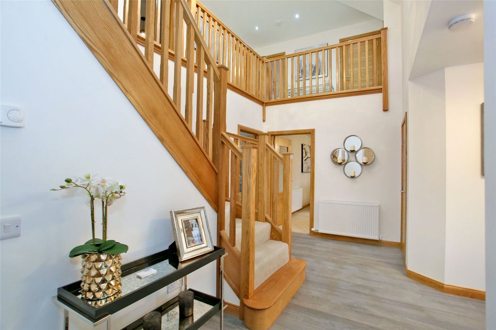 Property photo 2 of 44 Picture No. 27