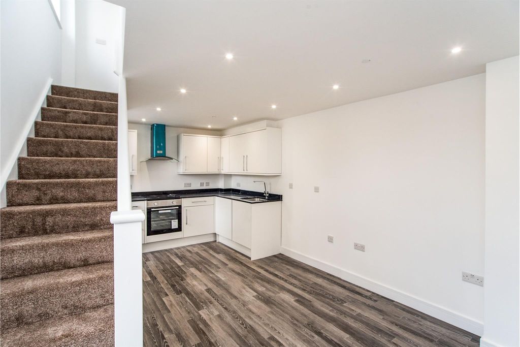 Property photo 3 of 9 Kitchen