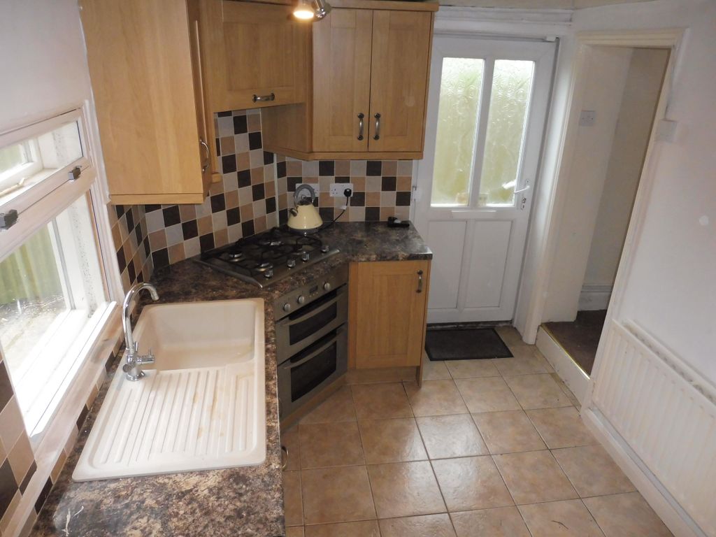 Property photo 3 of 7 Kitchen