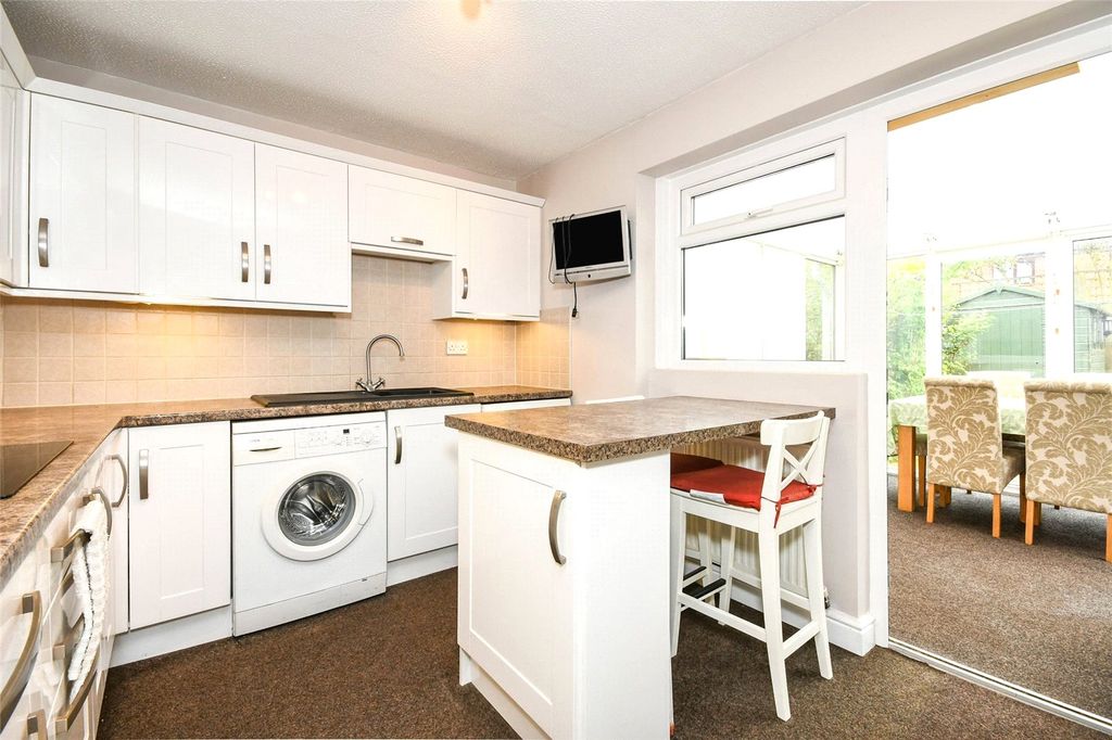 Property photo 2 of 14 Breakfast Kitchen