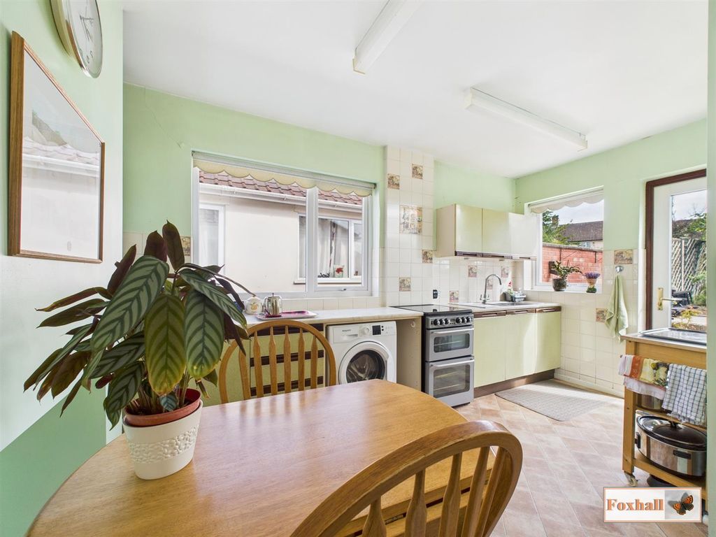 Property photo 3 of 21 Kitchen