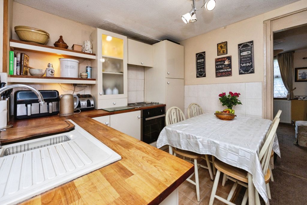 Property photo 2 of 21