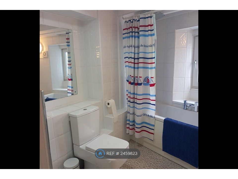 Property photo 2 of 34 Bathroom