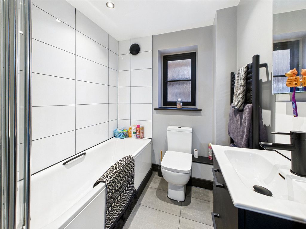 Property photo 3 of 8 3 - Image