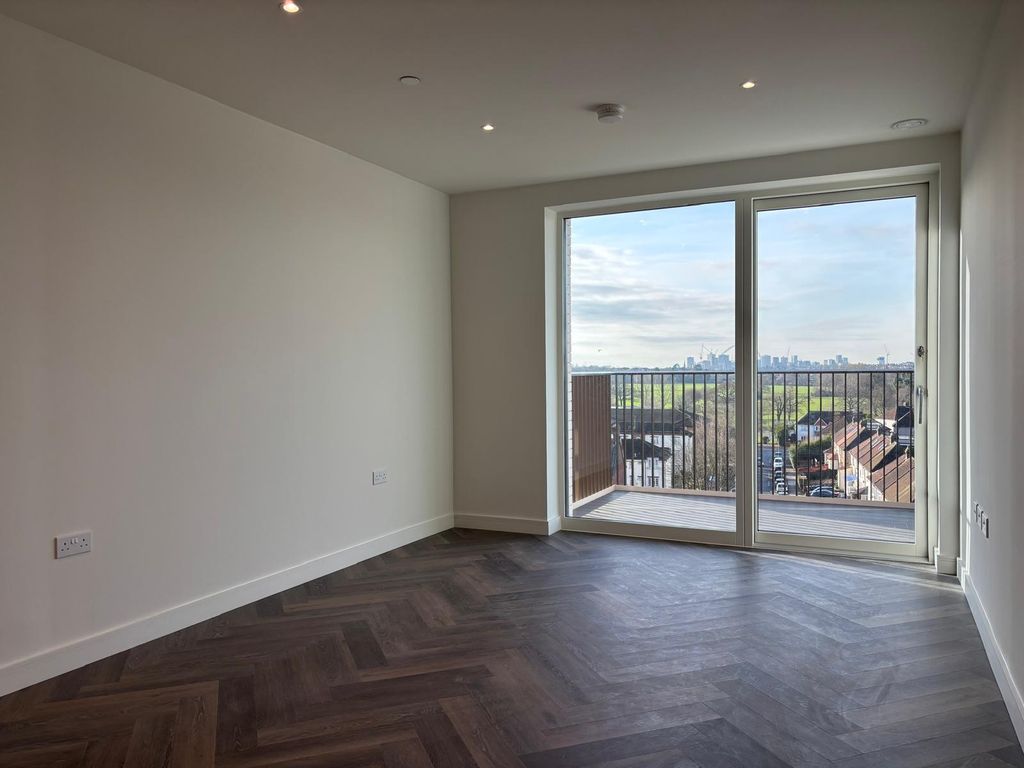 Property photo 1 of 12 Living Room