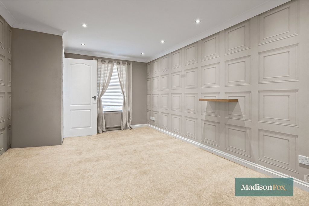 Property photo 2 of 17 Picture No. 14