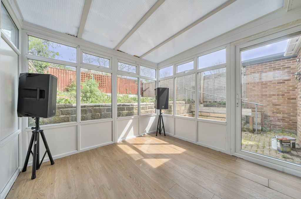 Property photo 3 of 16 1440947-9-69d900E...