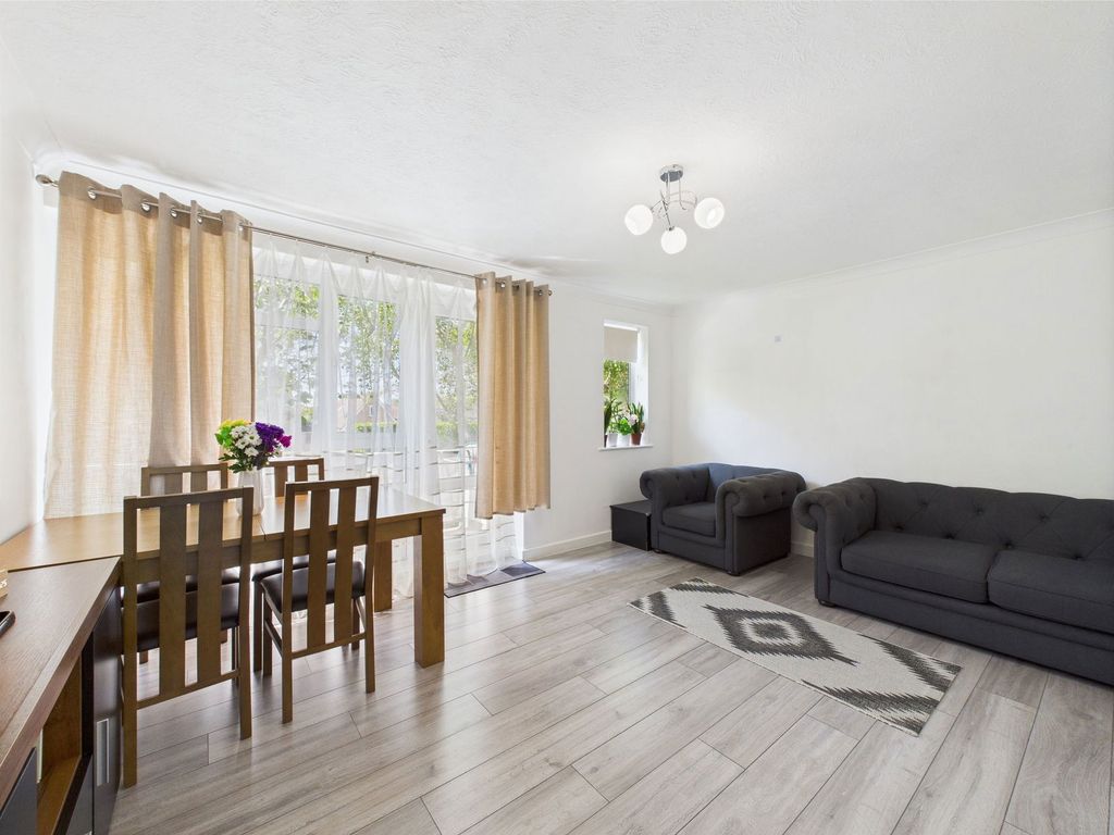 Property photo 3 of 11