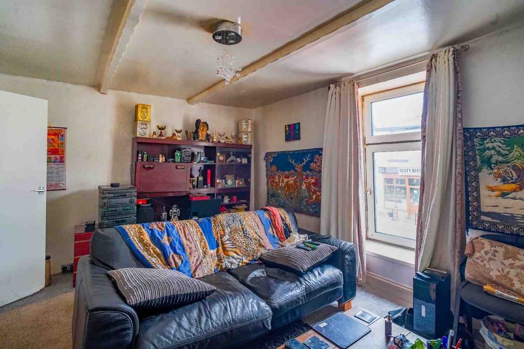 Property photo 3 of 27
