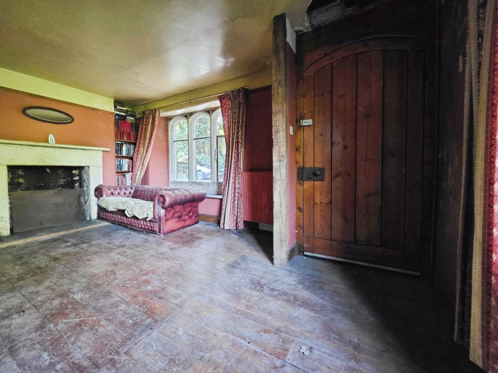 Property photo 2 of 10 Living Room
