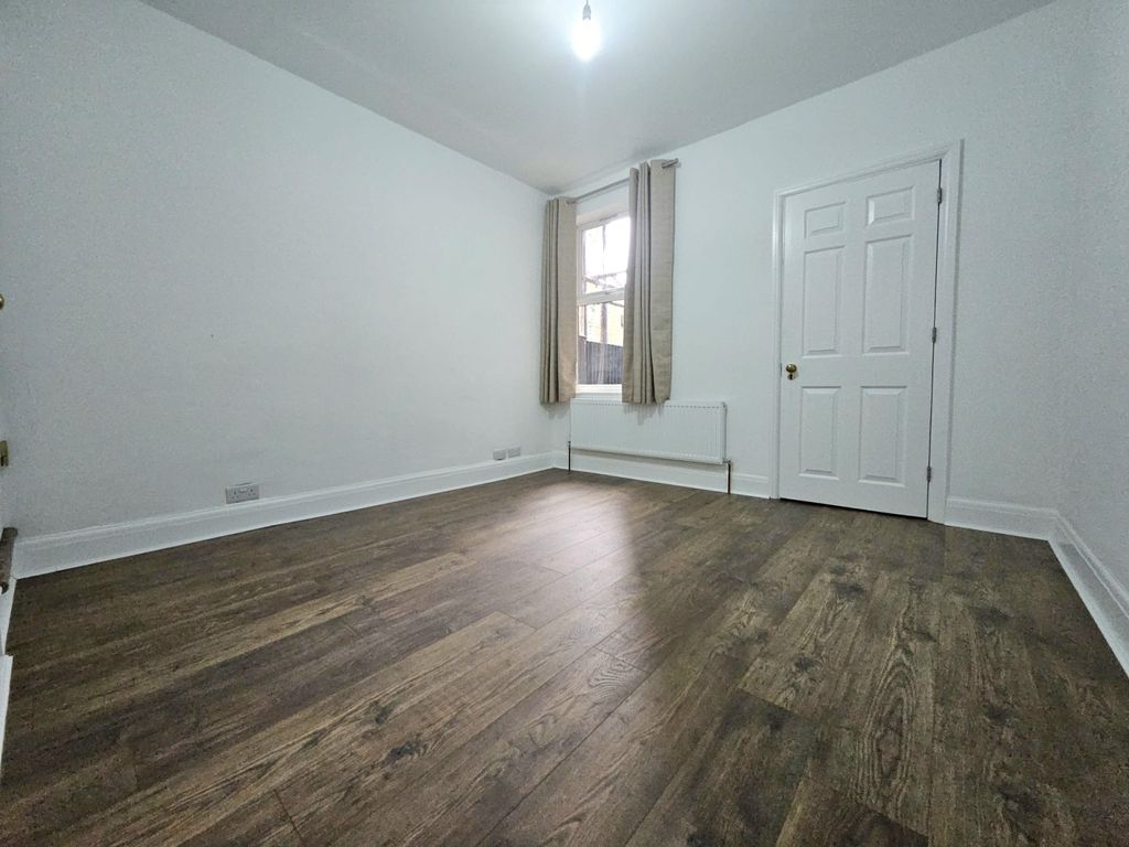 Property photo 3 of 11 Gallery