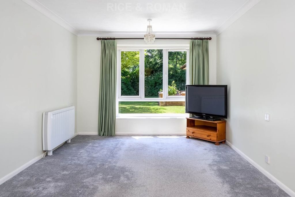 Property photo 2 of 11