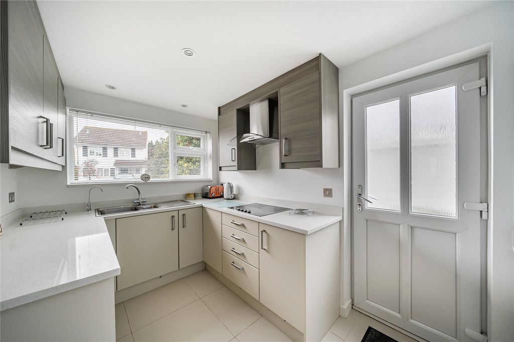 Property photo 2 of 19 Picture No. 12