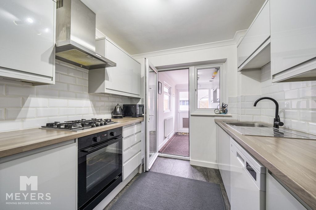 Property photo 3 of 20