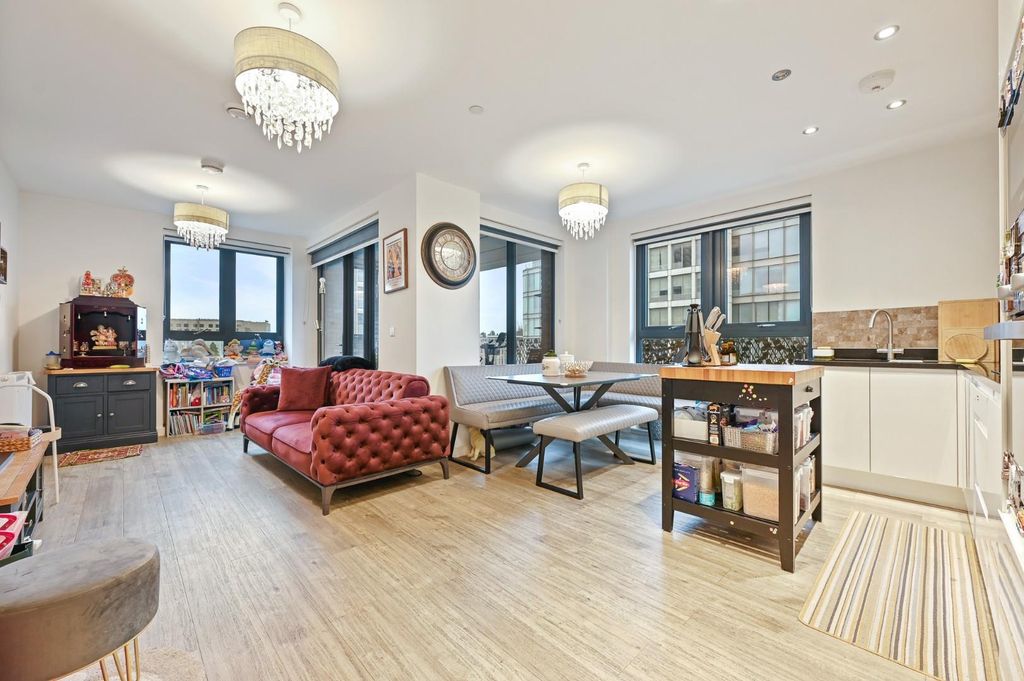 Property photo 2 of 11