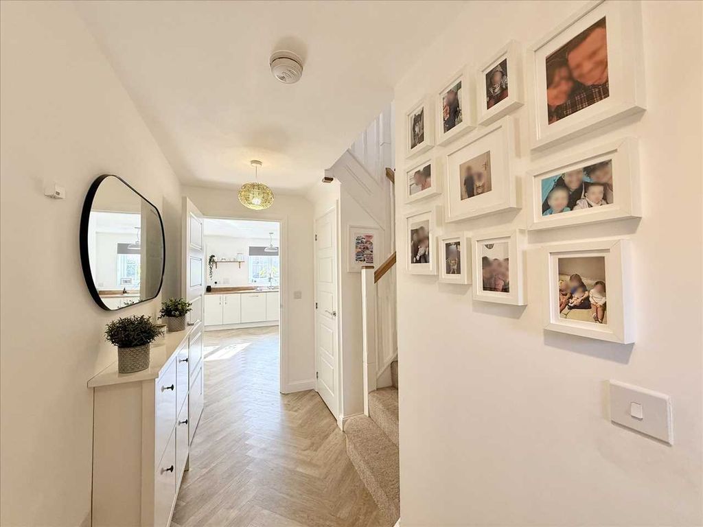Property photo 2 of 27 Entrance Hallway