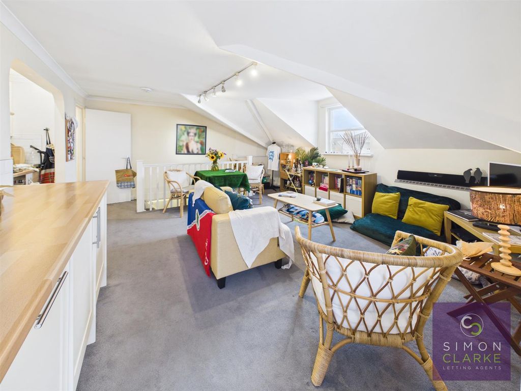 Property photo 3 of 7 Cam05425G0-Pr0112-Still013.Jpg