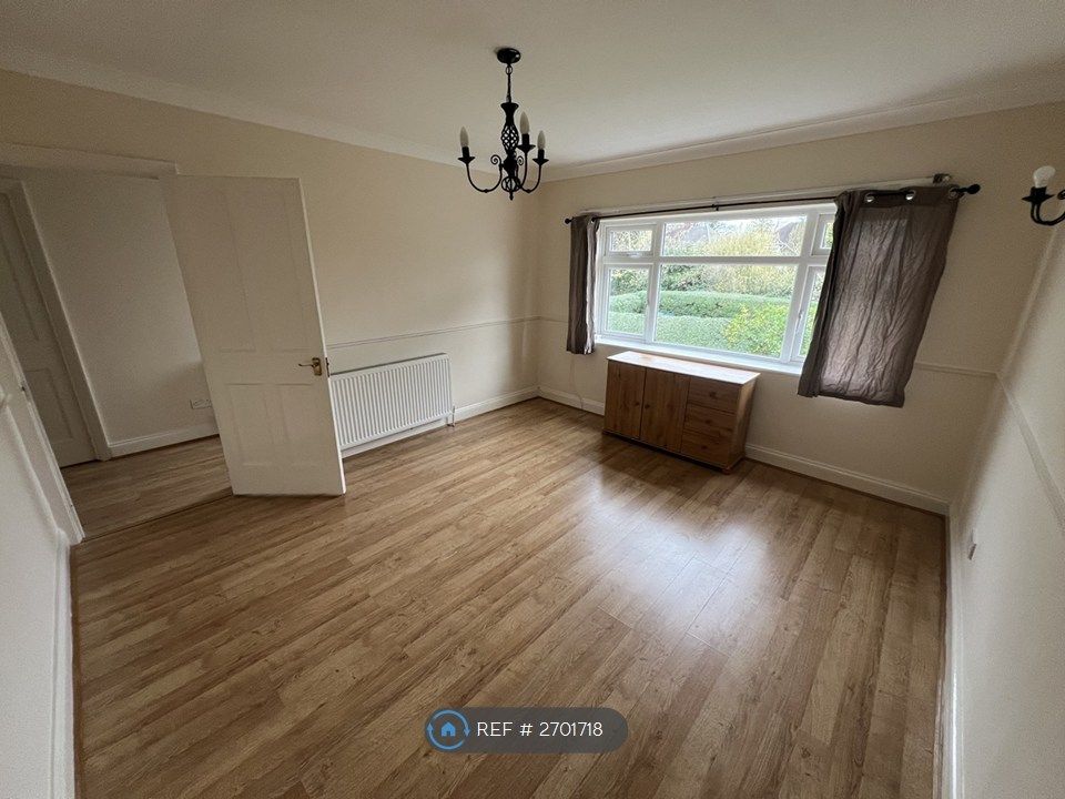 Property photo 3 of 11 Living Room