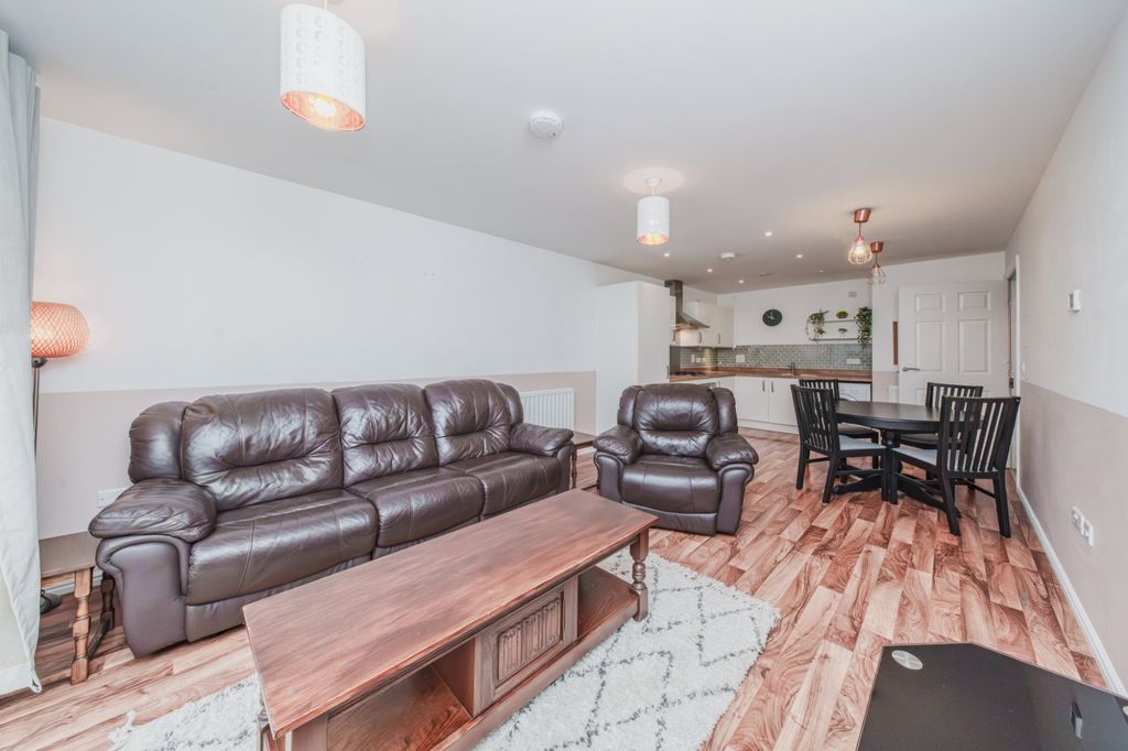 Property photo 3 of 17 Picture 3